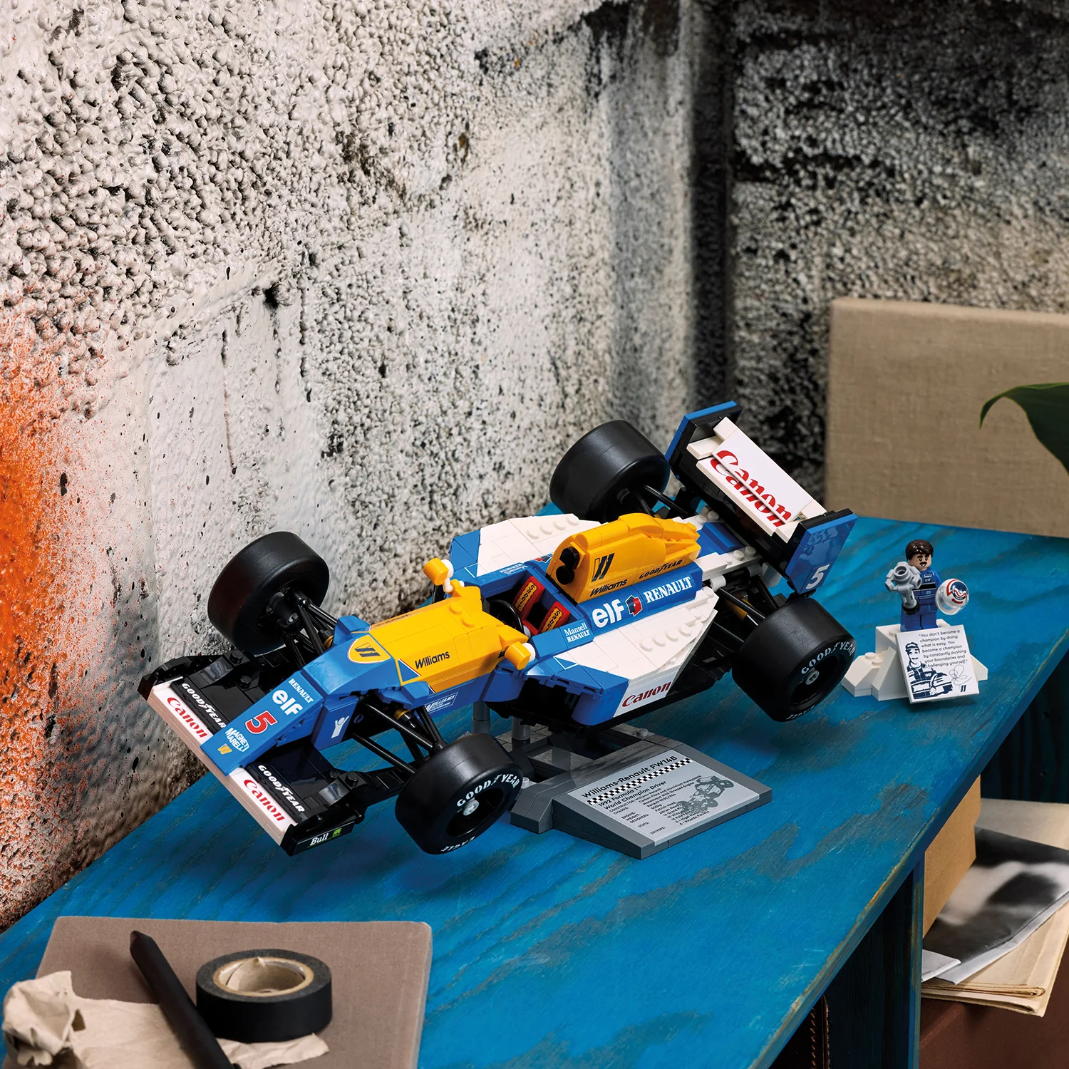 LEGO® ICONS™ Williams Racing FW14B & Nigel Mansell