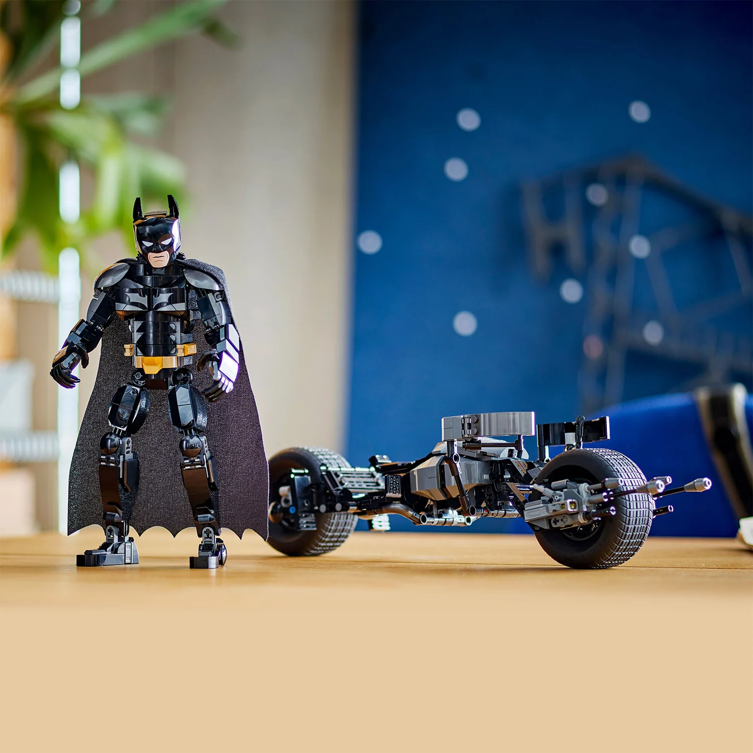 LEGO® DC Batman™: Batman Construction Figure & the Bat-Pod Bike
