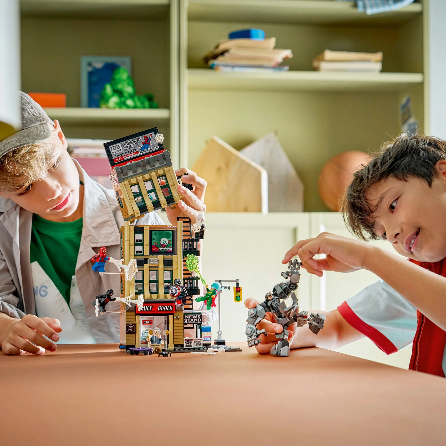 LEGO® | Marvel Spider-Man vs. Mysterio: The Daily Bugle