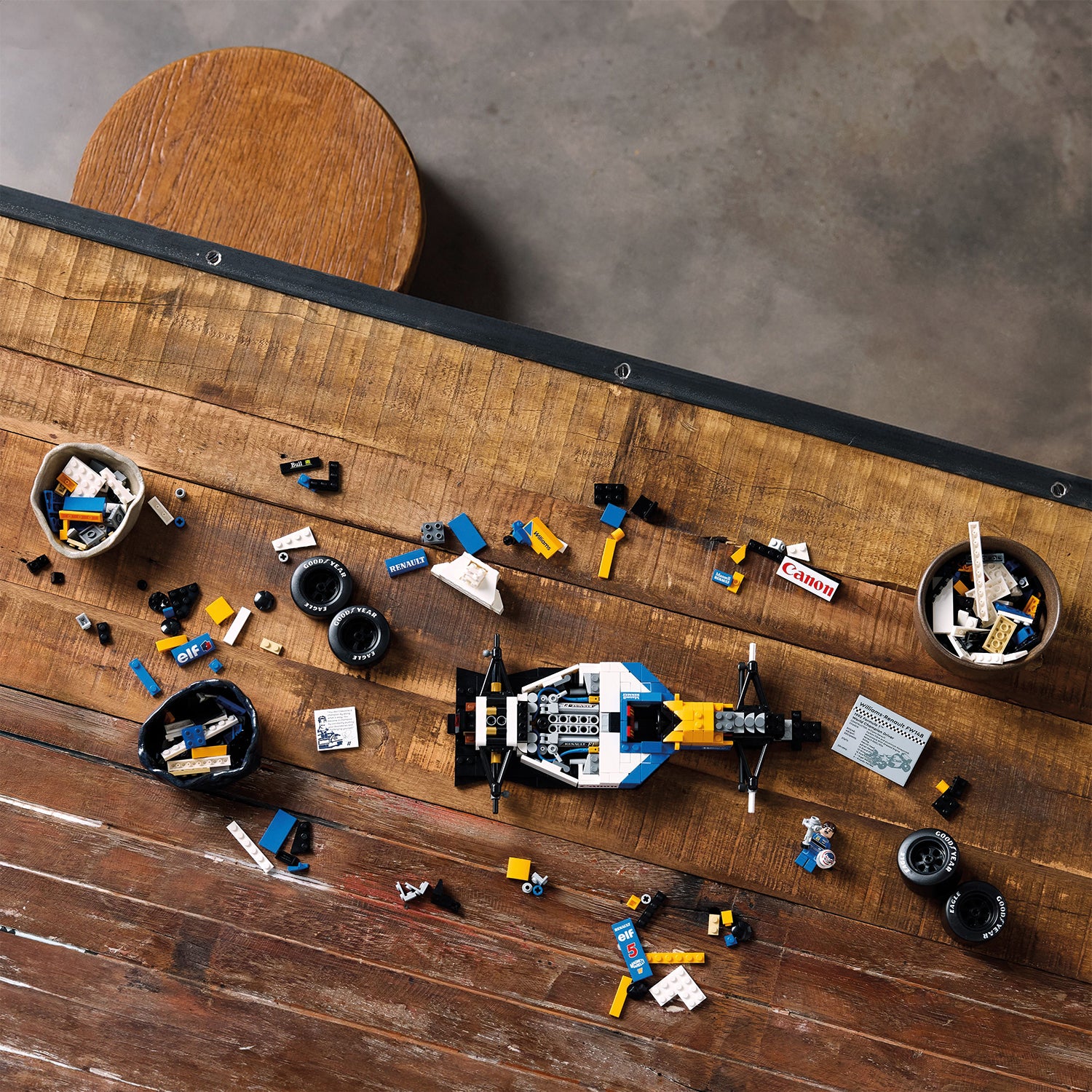 LEGO® ICONS™ Williams Racing FW14B & Nigel Mansell