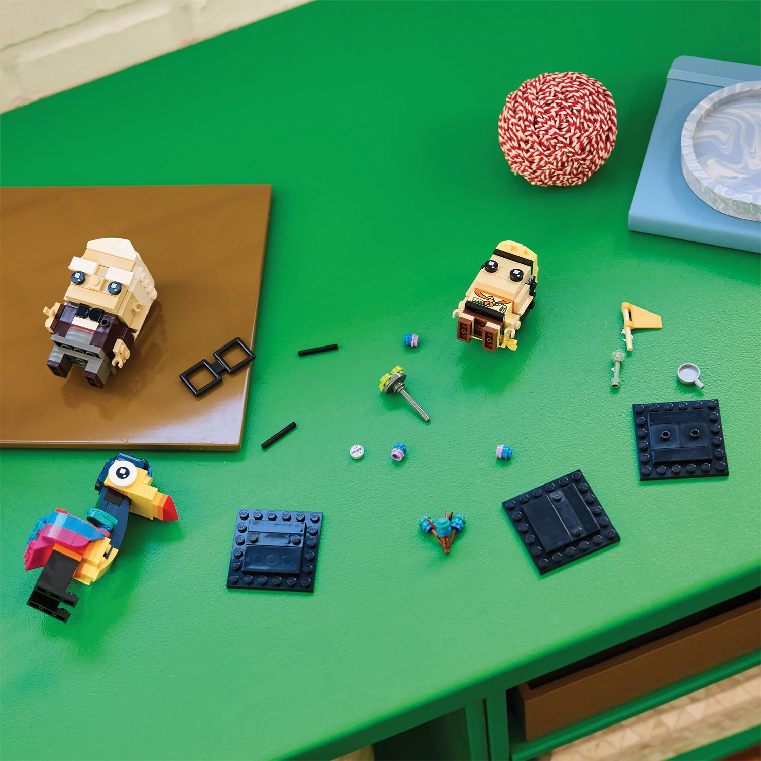 LEGO® BrickHeadz™ Carl, Russell & Kevin