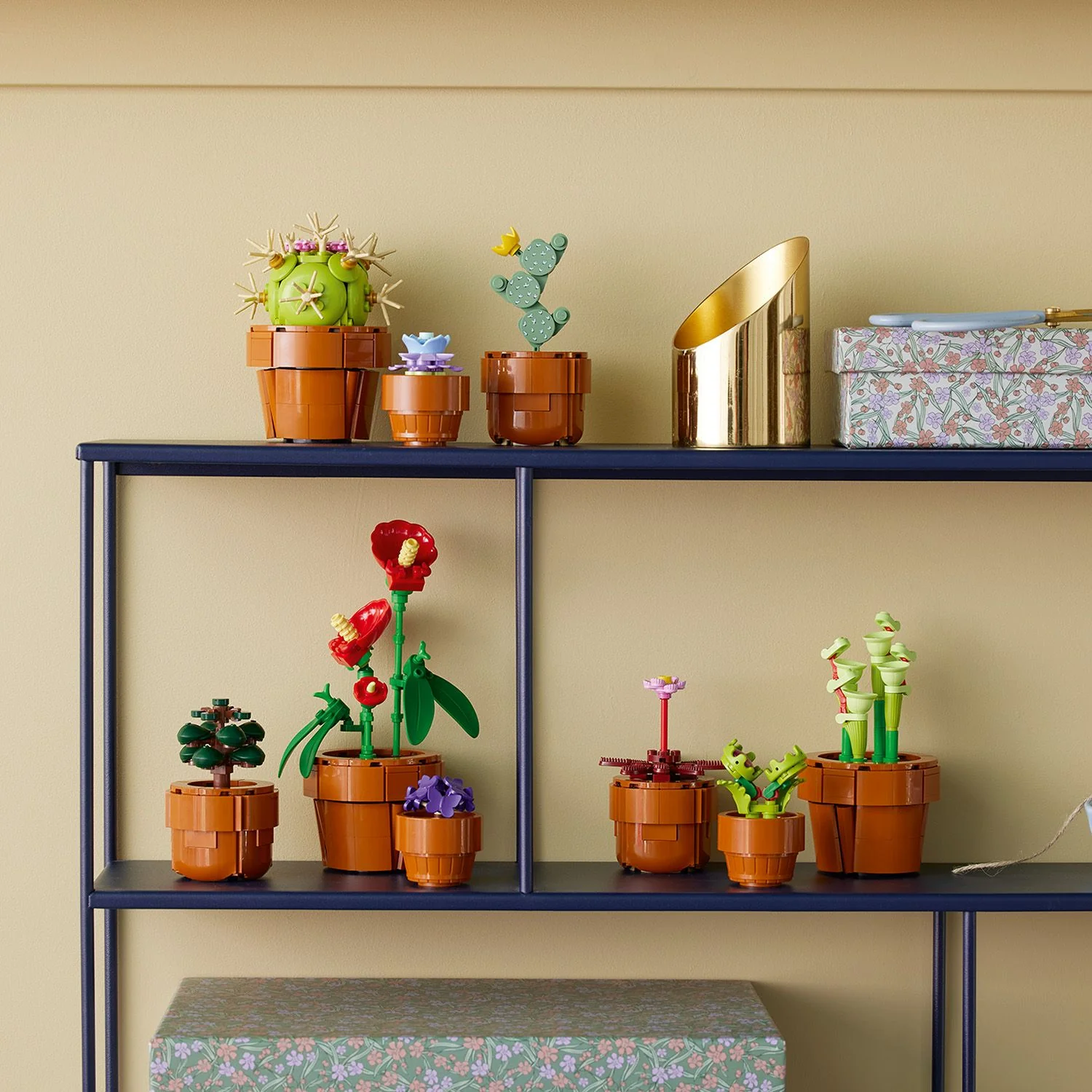 LEGO® ICONS™ Tiny Plants