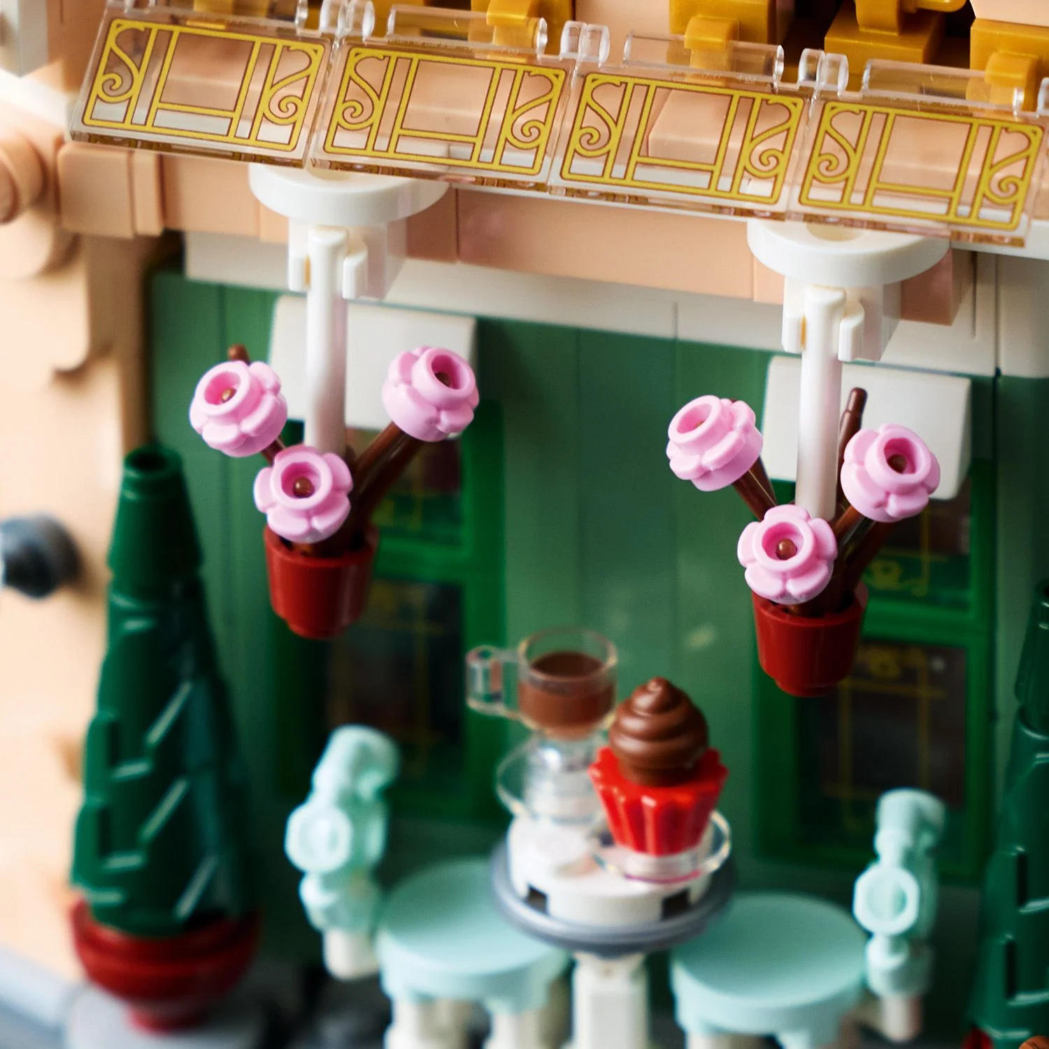 LEGO® ICONS™ French Café