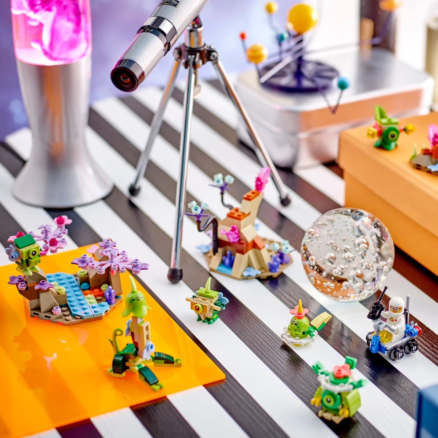 LEGO® Alien Planet Habitat