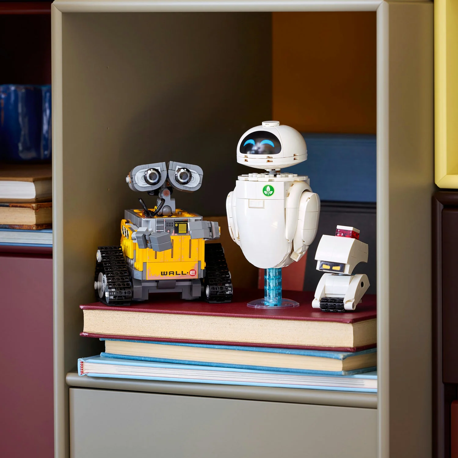 LEGO® Disney and Pixar WALL-E and EVE